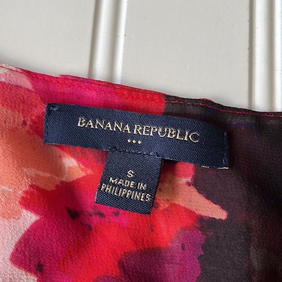 Banana republic red watercolor wrap top sheer - Picture 5 of 9